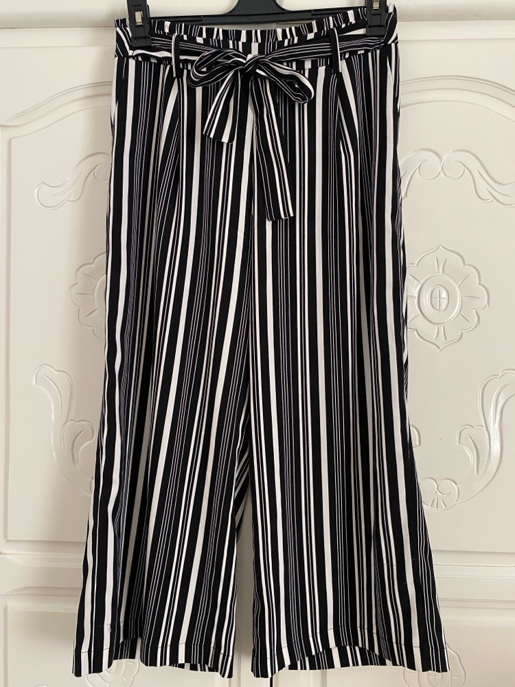 Pantalon large noir avec rayures "New Look"
