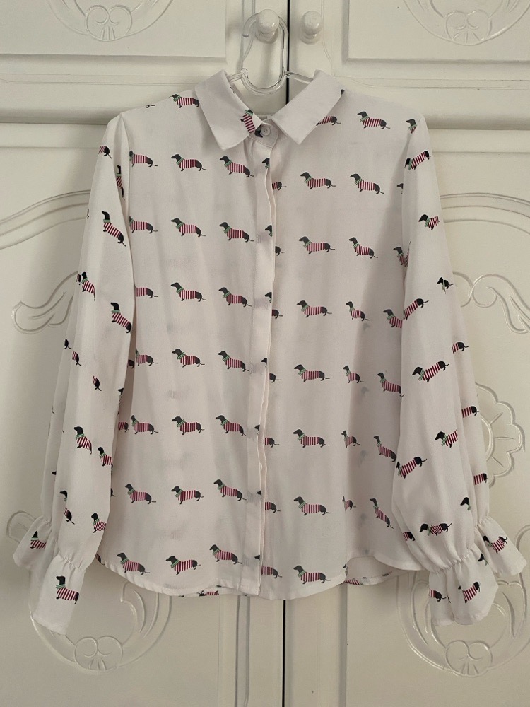 Chemise blanche avec motifs chiens