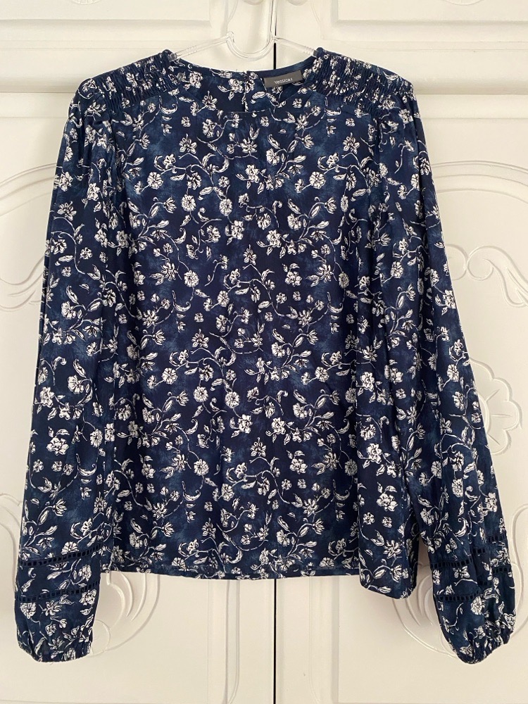 Chemise bleue fleurie