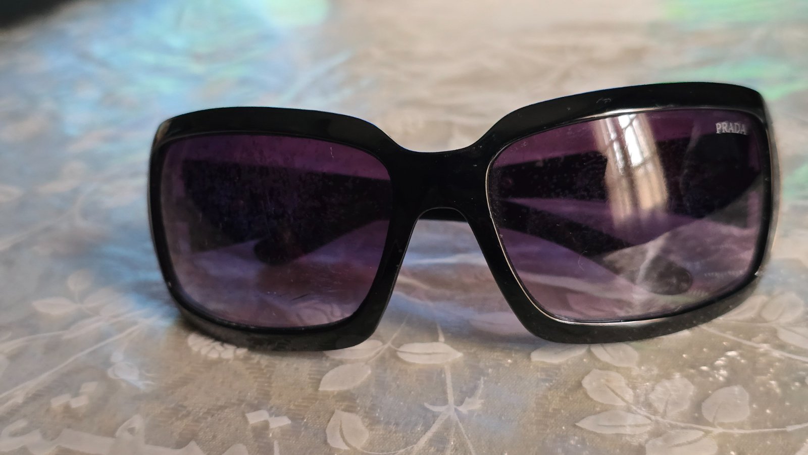 Lunettes de soleil PRADA modele MOD8165