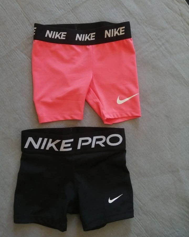 2 cyclistes nike 