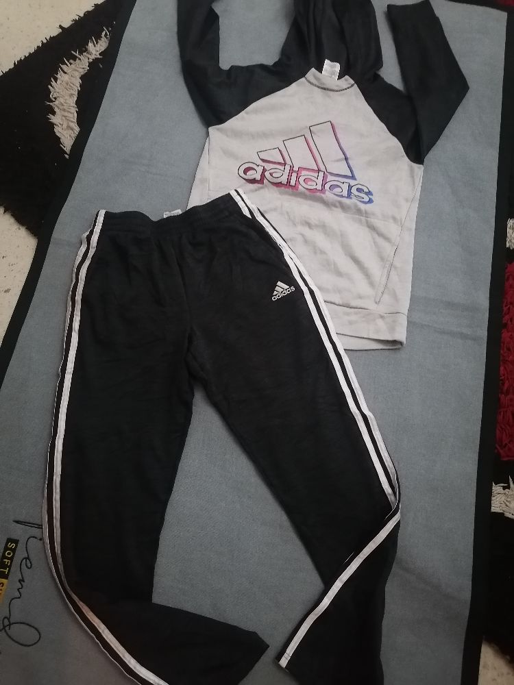 Tenue adidas authentique 