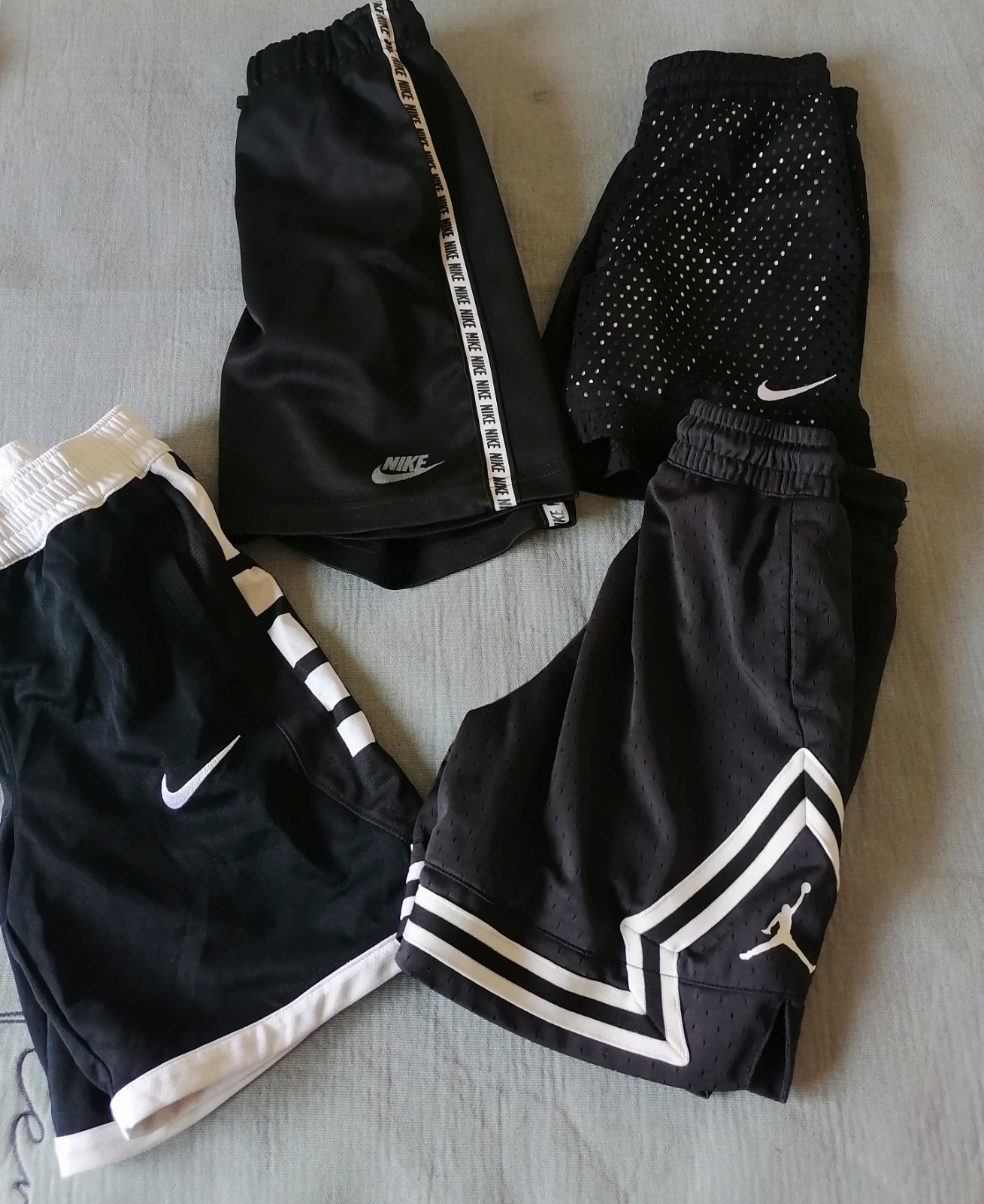 4 shorts nike authentique 