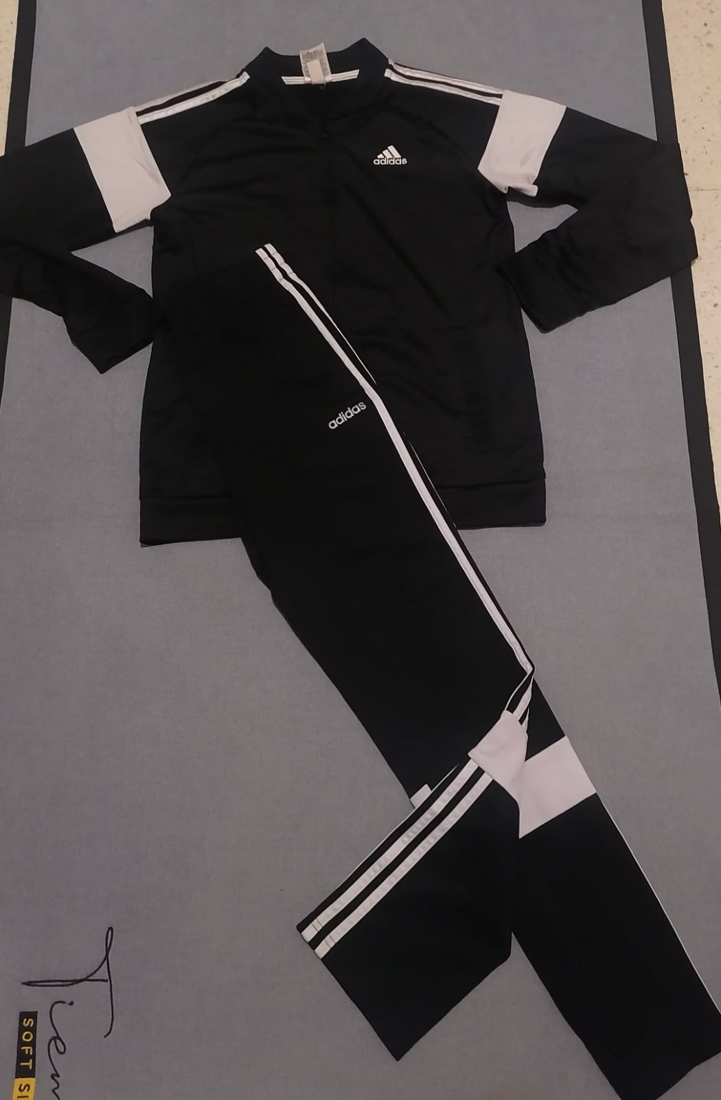 Tenue adidas authentique 
