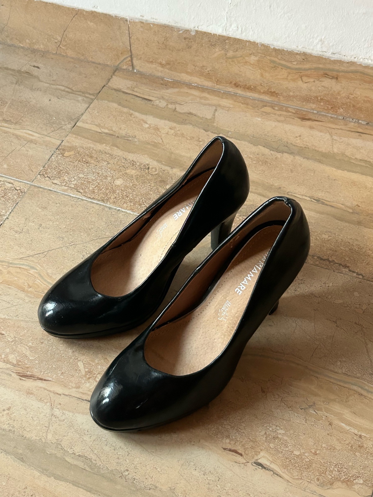 Escarpins noirs classiques à talon – bout rond