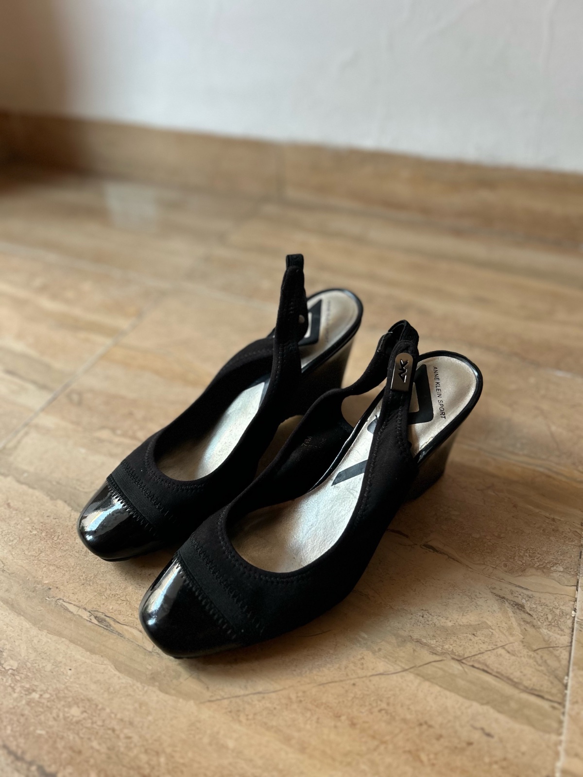 Escarpins noirs élégants à bout verni – Anne Klein Sport