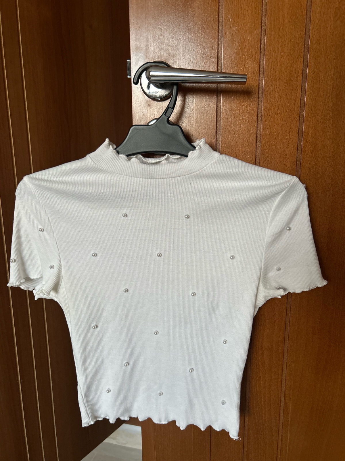 🤍 Haut blanc côtelé avec perles – Élégant & tendance