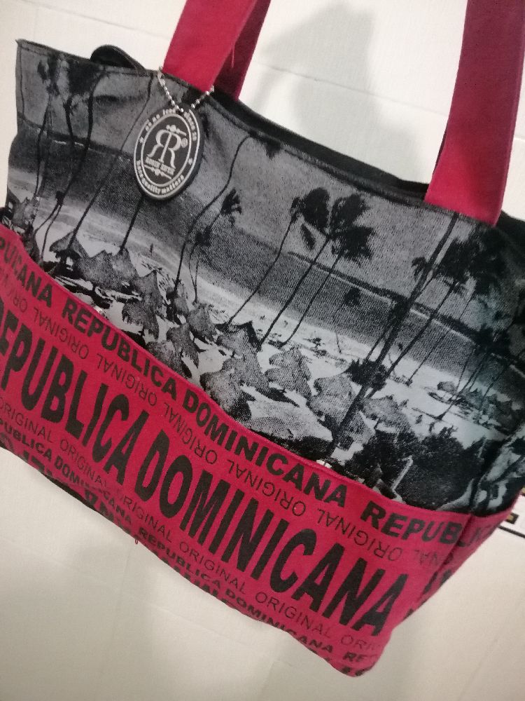 un grand sac en tissu