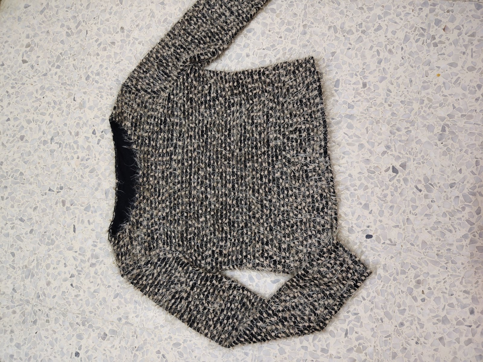Pull beige w noir fluffy sur taille