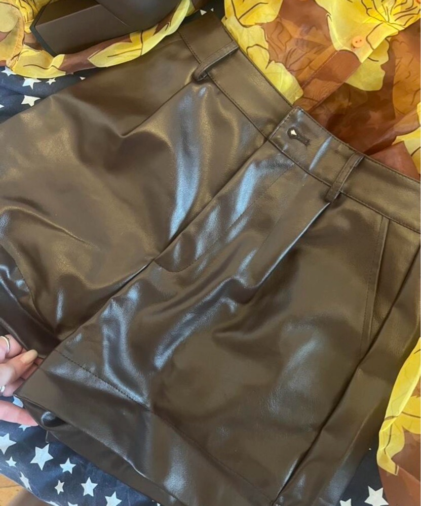 Short en cuir