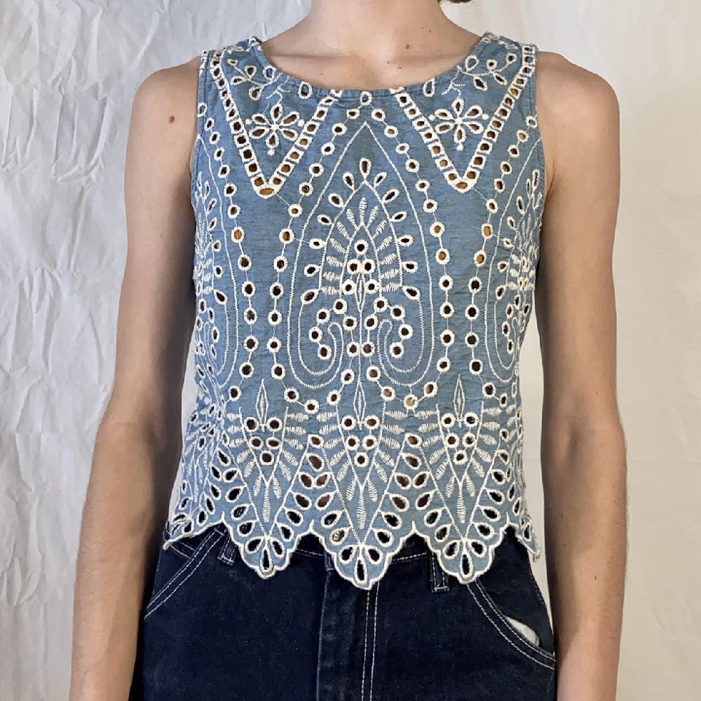 Top à broderies jean