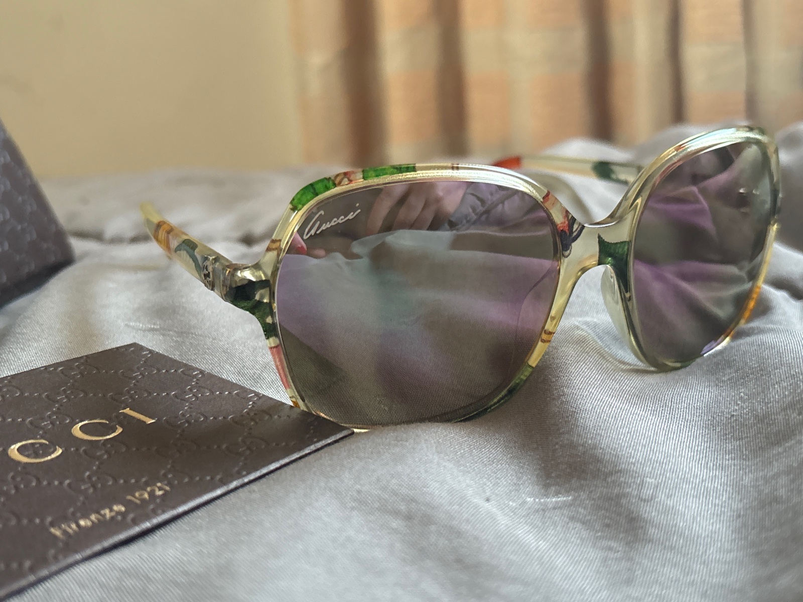 Lunettes de soleil Gucci authentiques avec étui