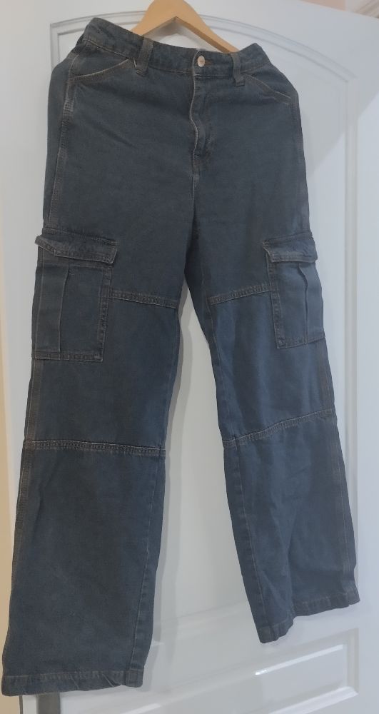 Wide leg Cargo pants.