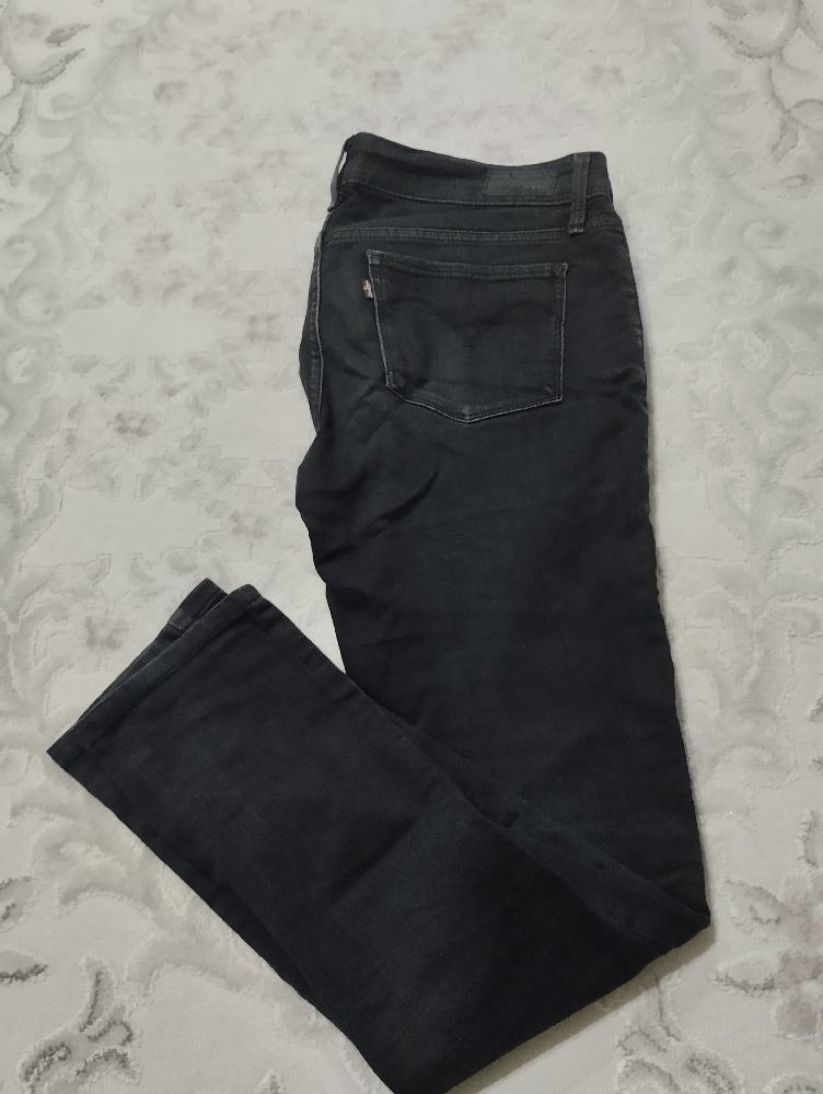 Curve Straight Mid rise Skinny Levis
