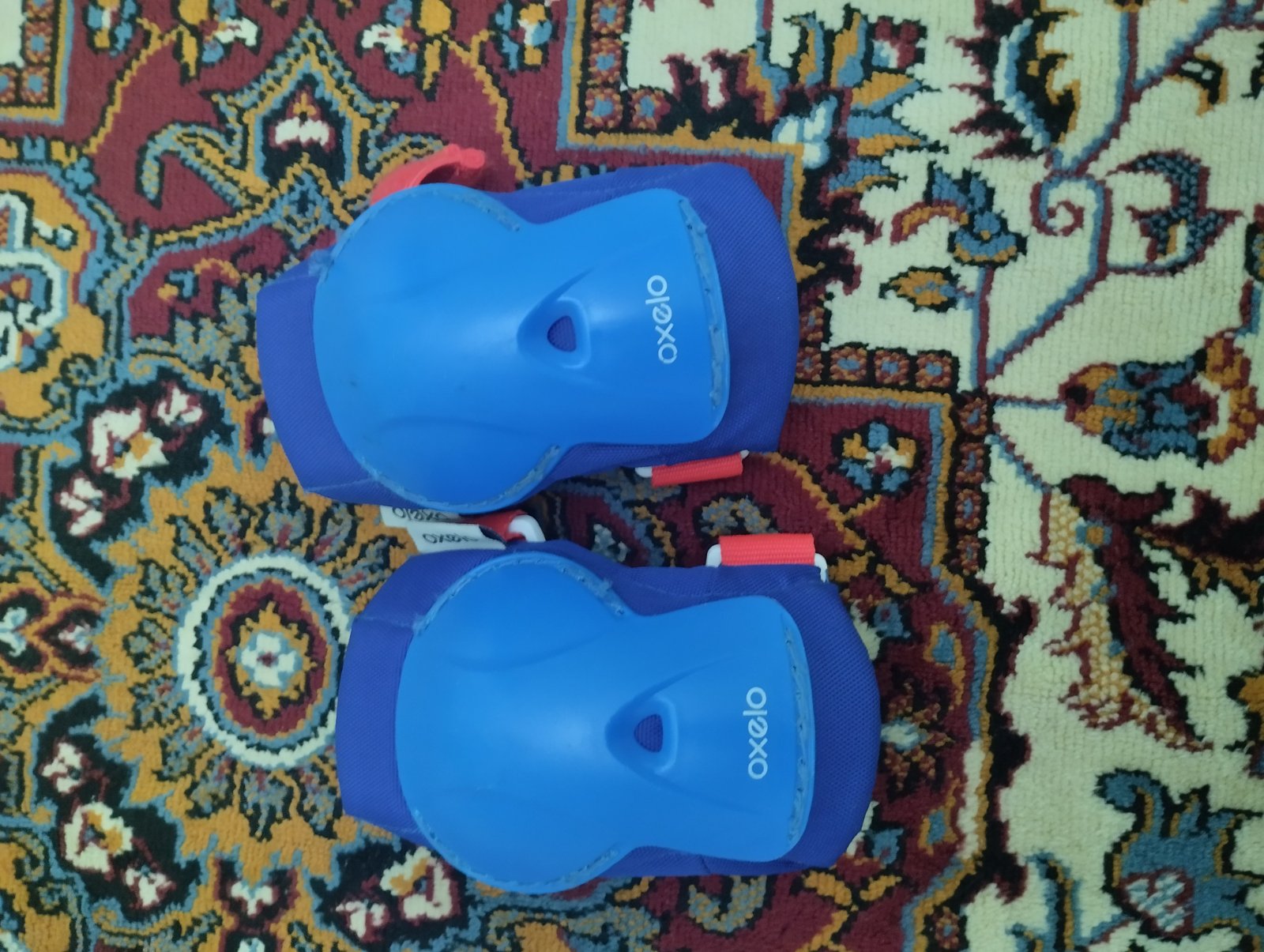 2 coudières de protection de la marque Oxelo 