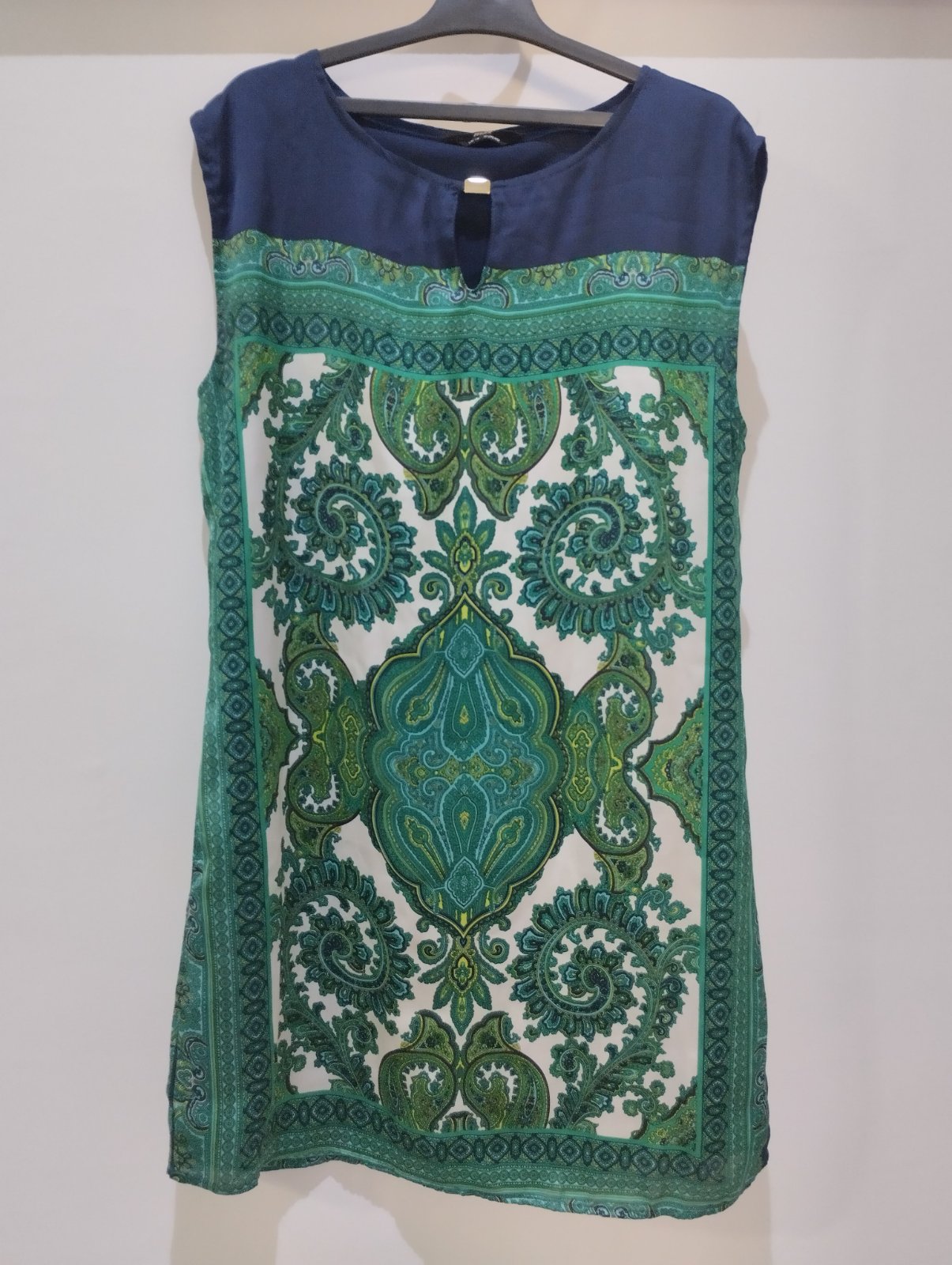 Très belle robe foulard importée de l'Arabie Saoudite 