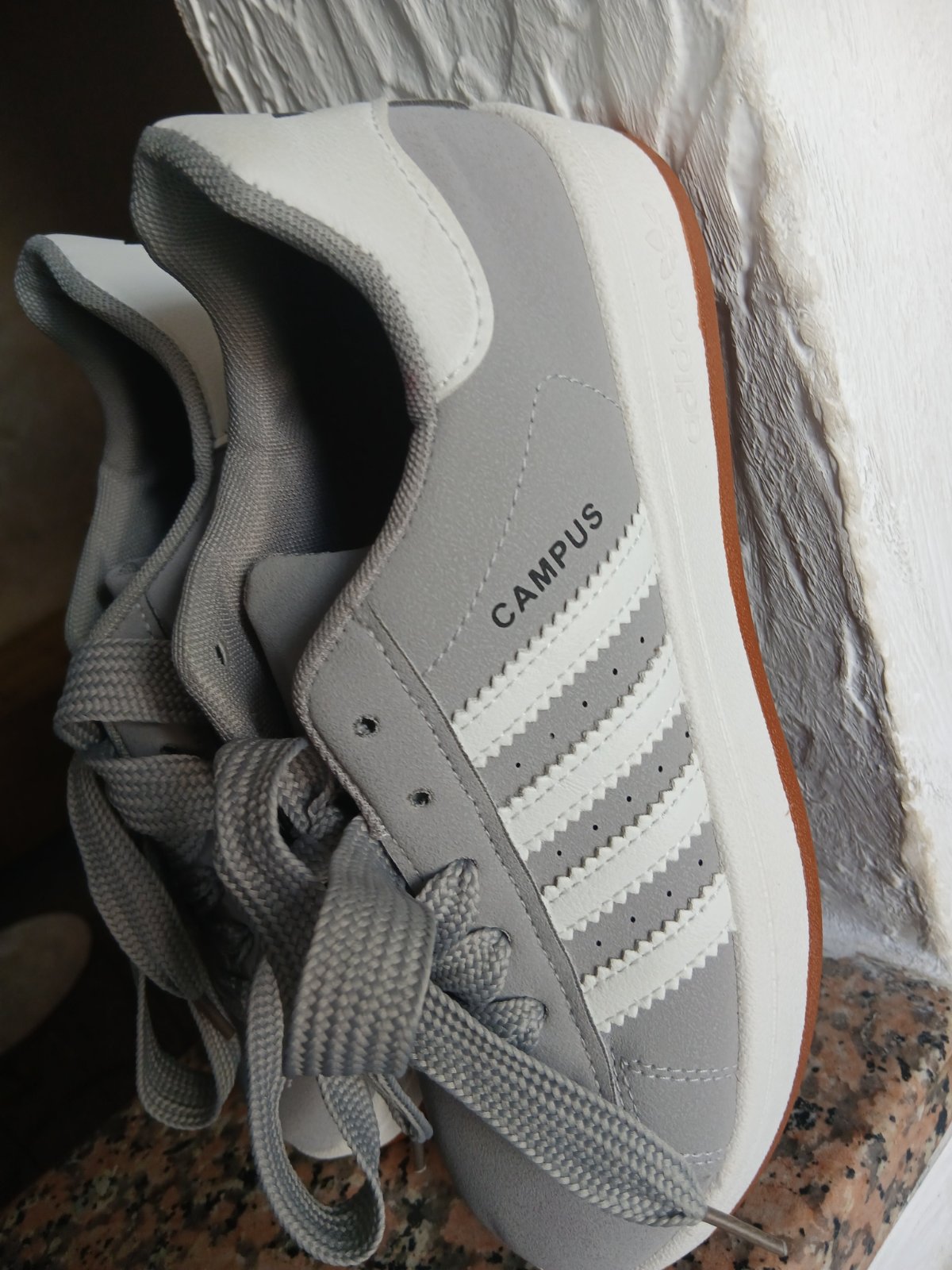 Adidas jamais porté