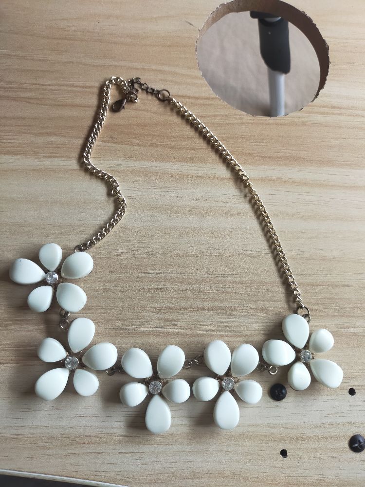 Collier blanc sale