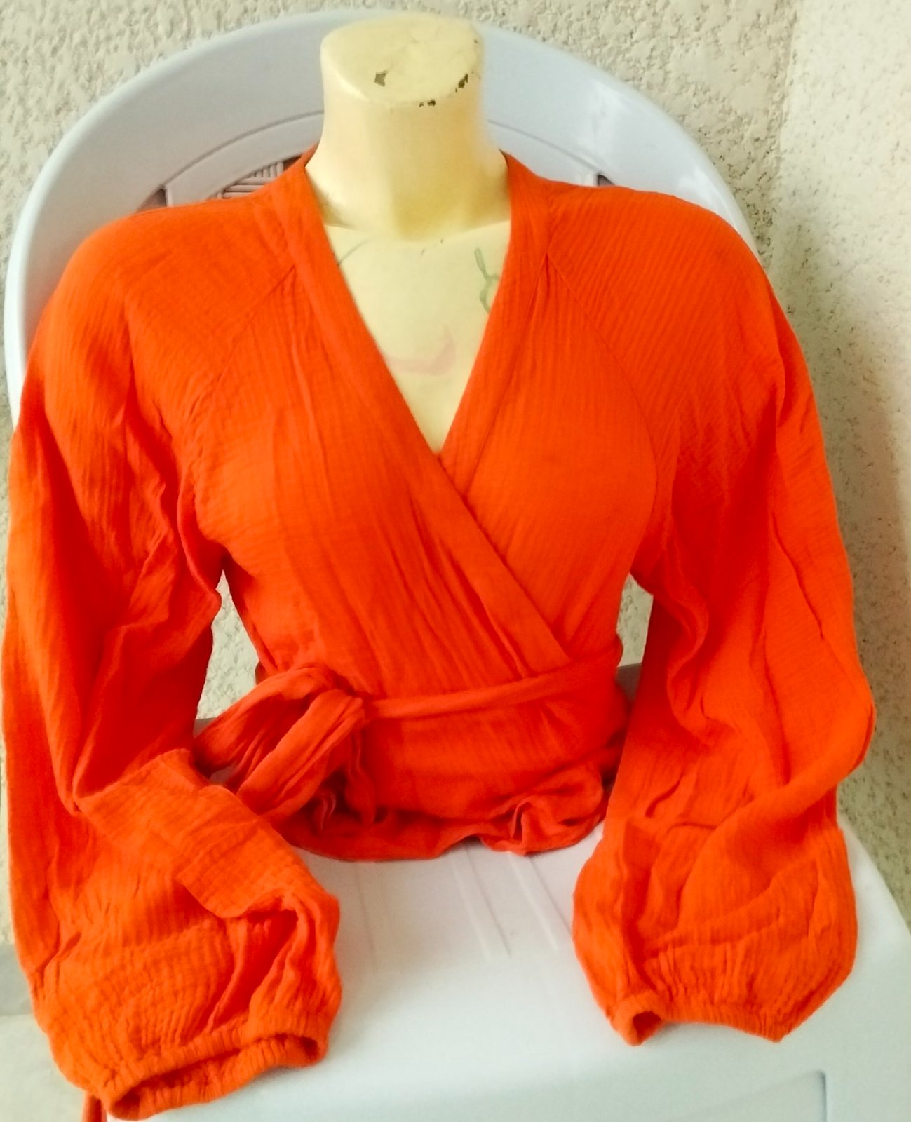  Blouse cache-cœur orange avec ceinture