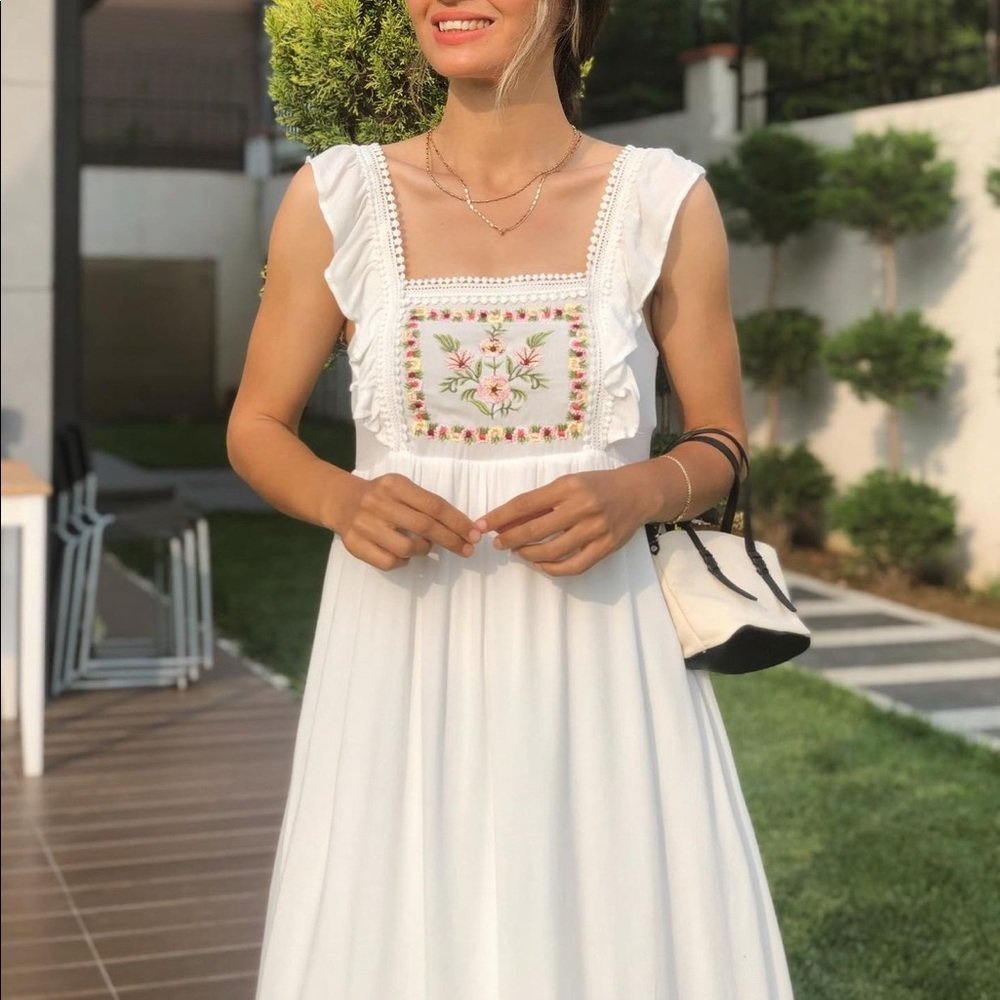 Robe d'été Maxi Fluide avec broderie / 100% Viscose / Taille S (Tlabese M aussi) / Importation 🇹🇷 / Jamais portée 