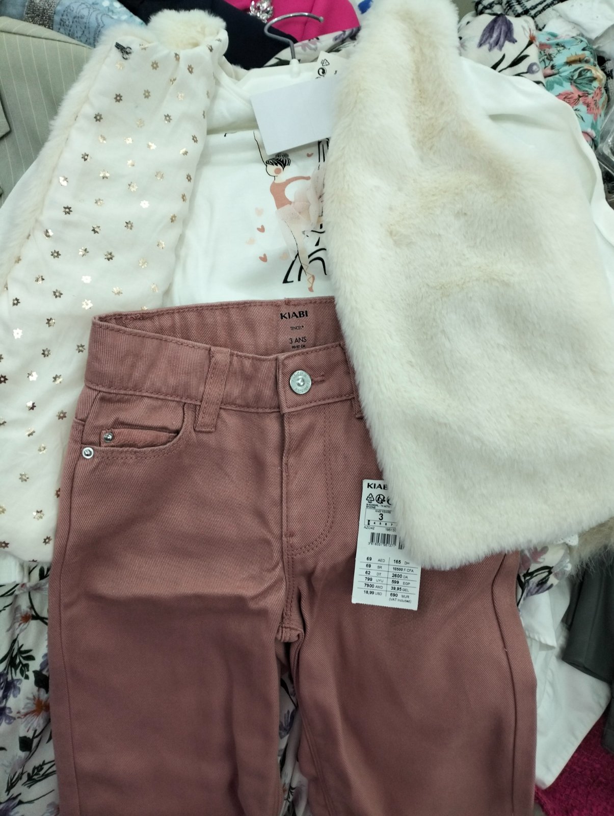 Set neuf taille pull 3 ans et taille pontalon 3 ans et taille forrure somanche 4 ans 