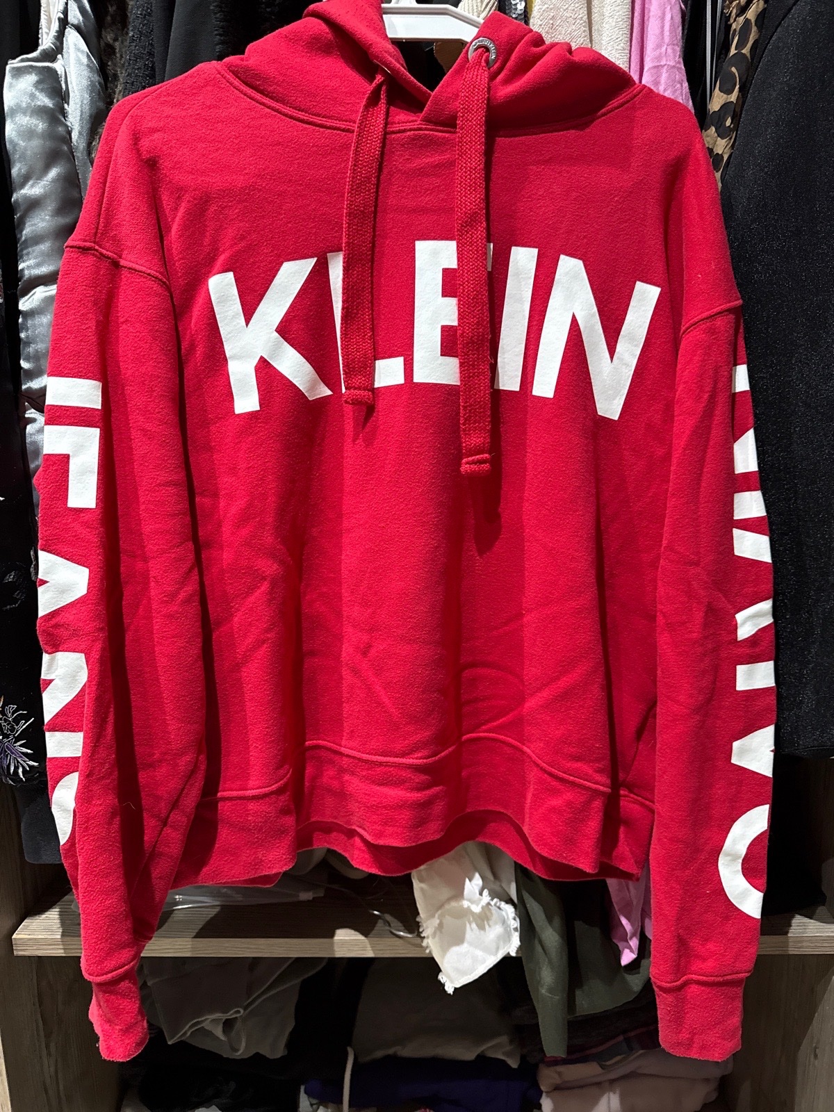 Capuche calvin klein rouge tres belle
