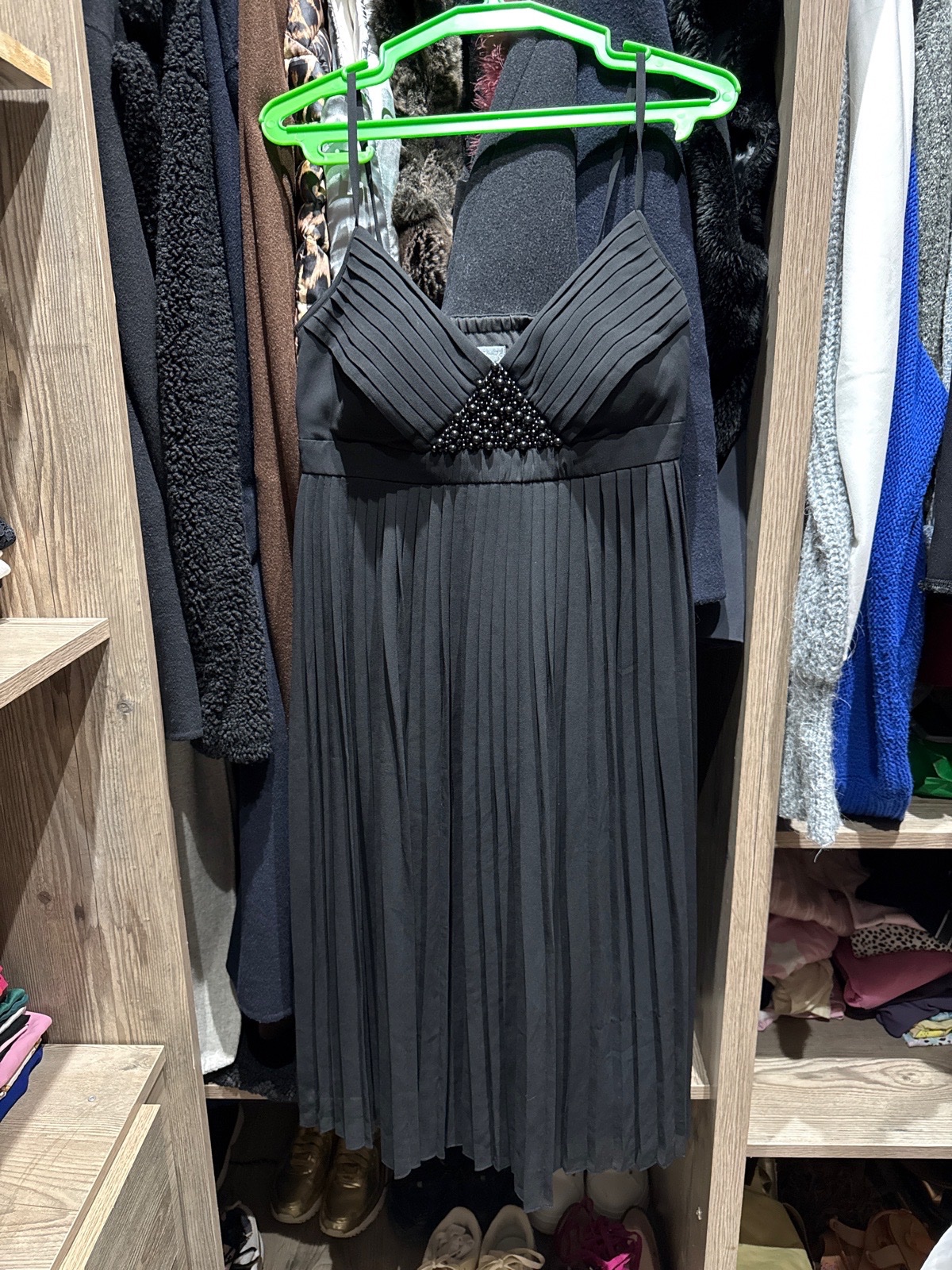 Robe noire de la marque 1 2 3 tres belle plissée