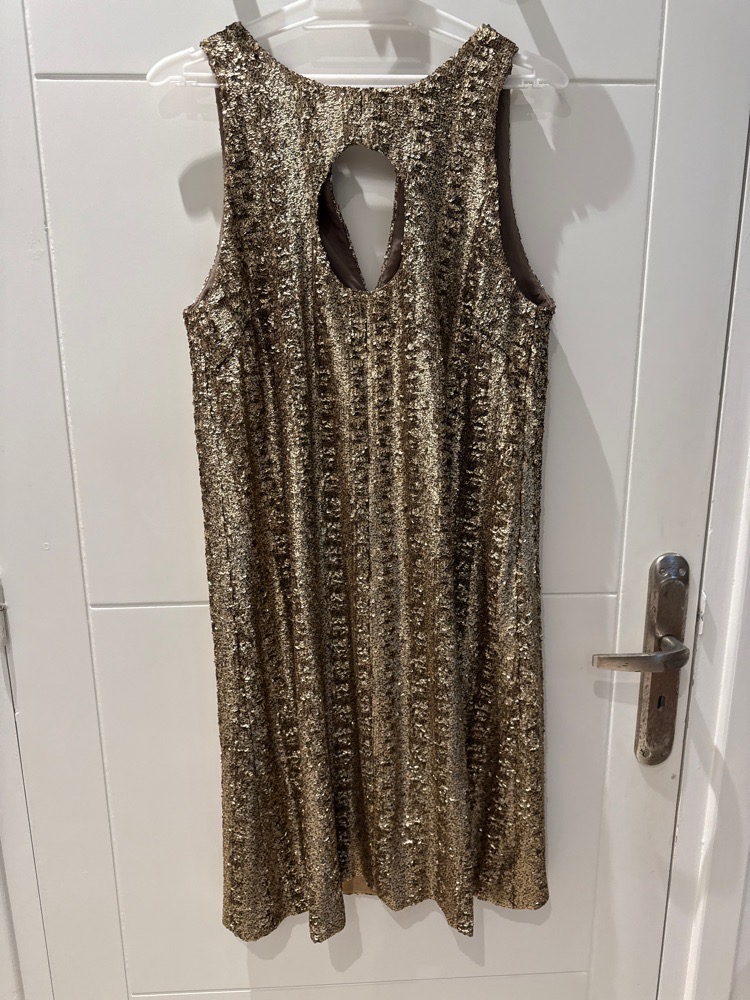 Robe dorée en sequin très belle et tres chic 