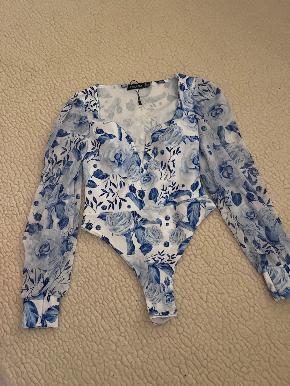 Haut blanc et bleu