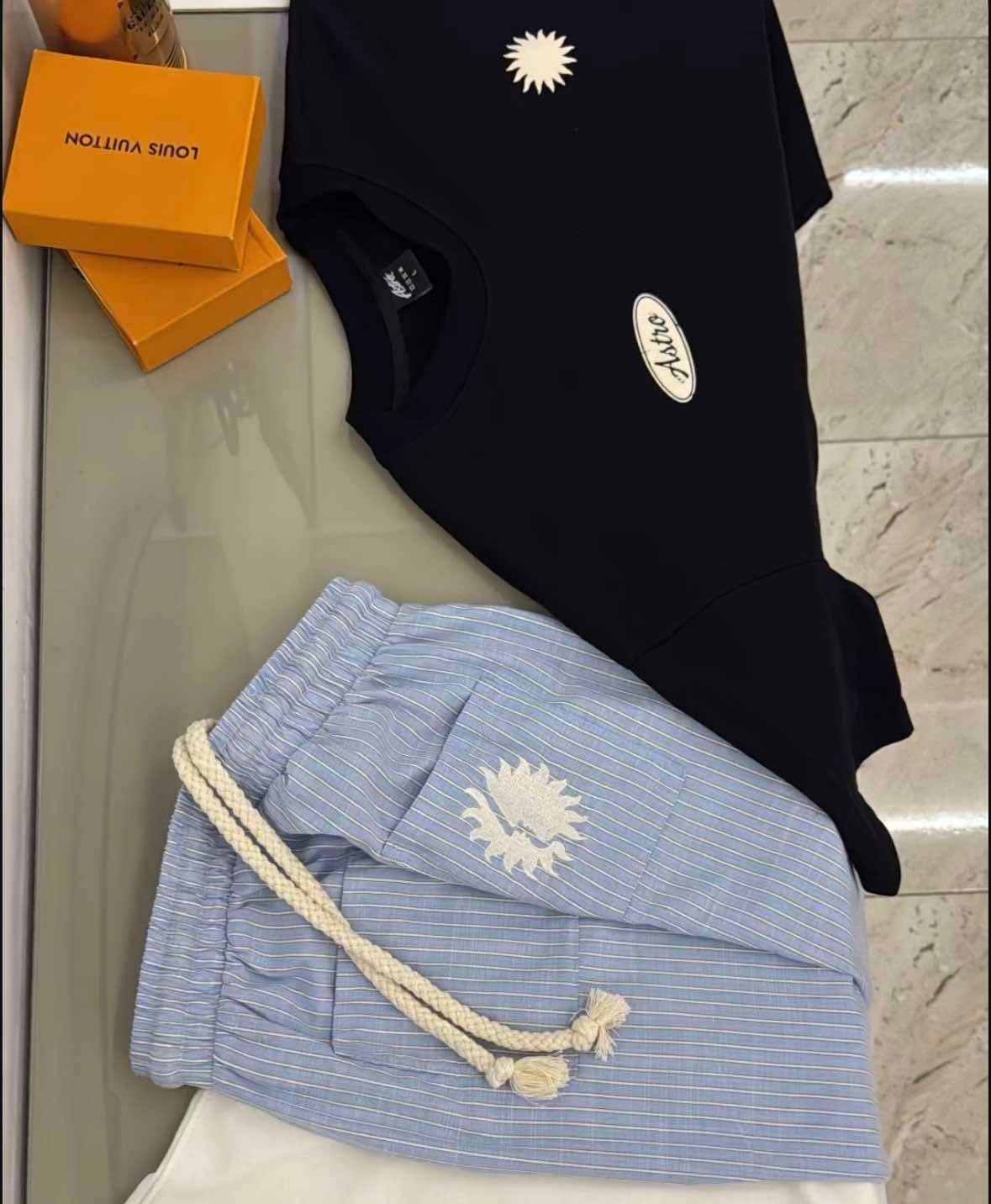 Ensemble/T-shirt noir & pantalon bleu (ASTRO)