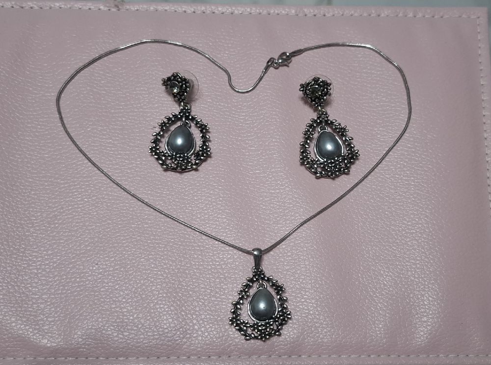 Parure collier + boucles d'oreilles