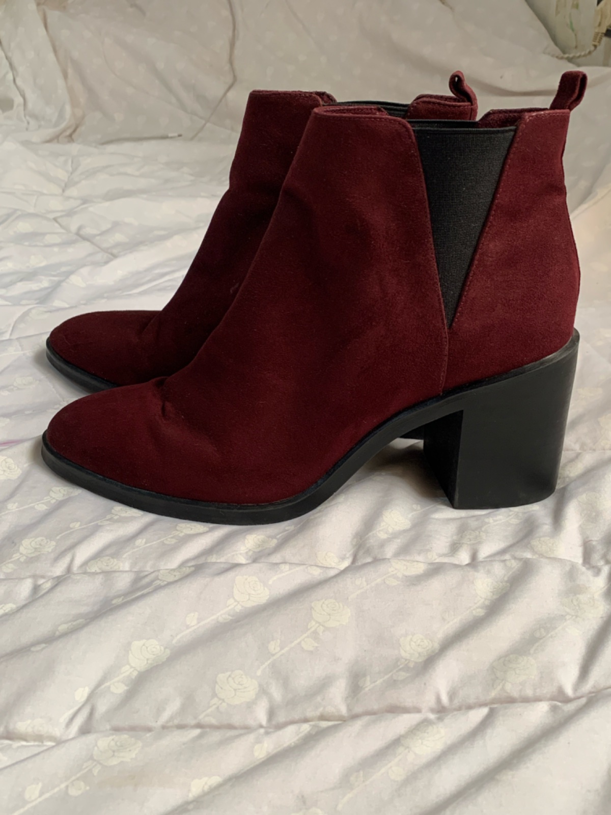 Bottines en Daim Bordeaux à Talons