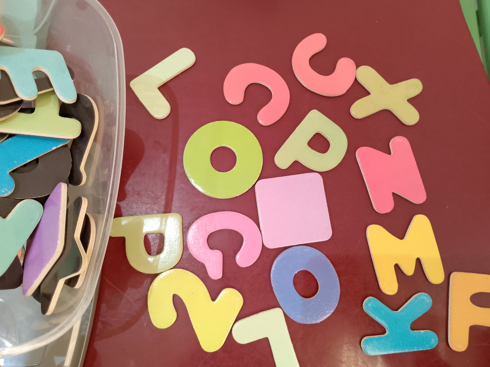Lot des alphabet et chiffres et formes magnitique