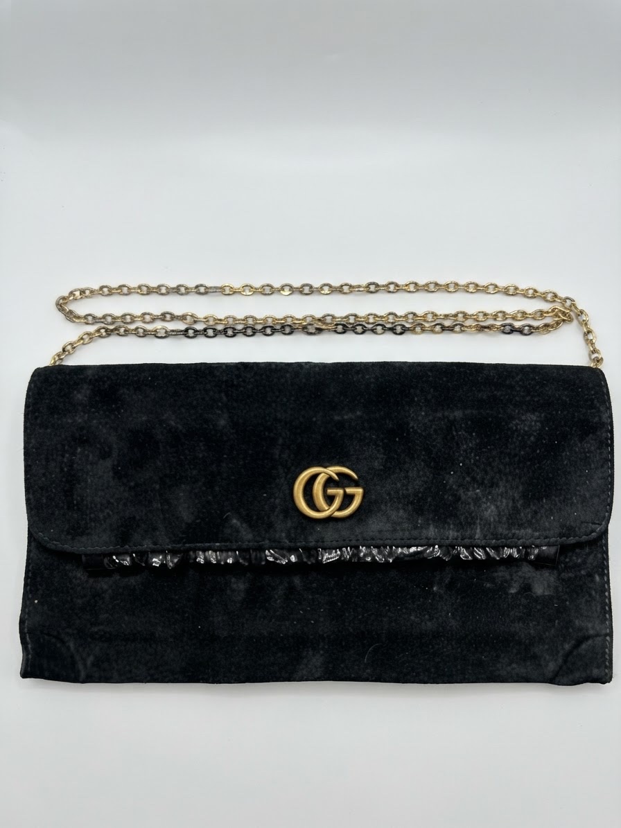 Sac main noir en daim parfait pour une sortie