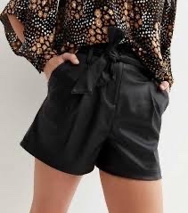 Short cuir taille 38 new look