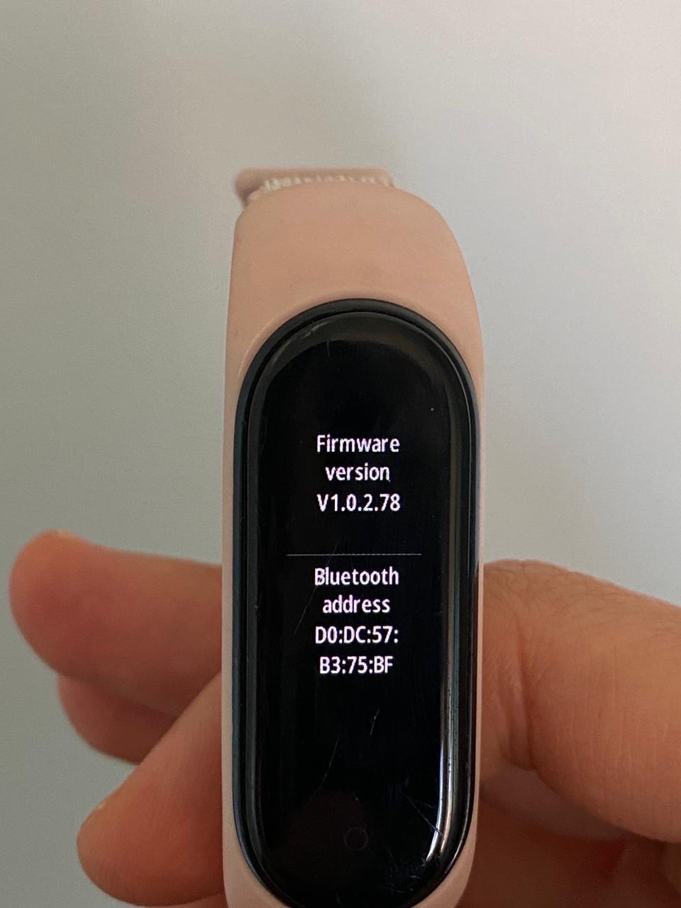 Smart watch Xiaomi band 5  très peu utilisé avec câble chargeur+ ceinture rose cadeau