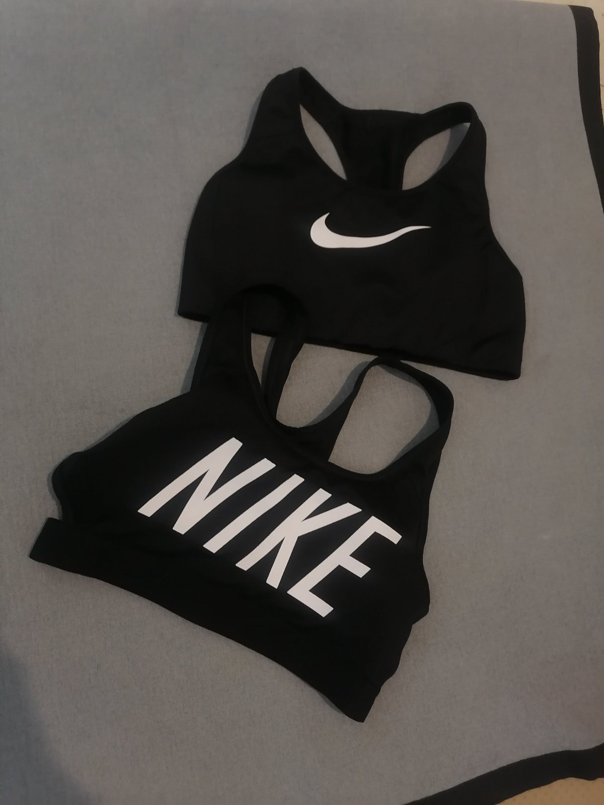 2 brassières nike 