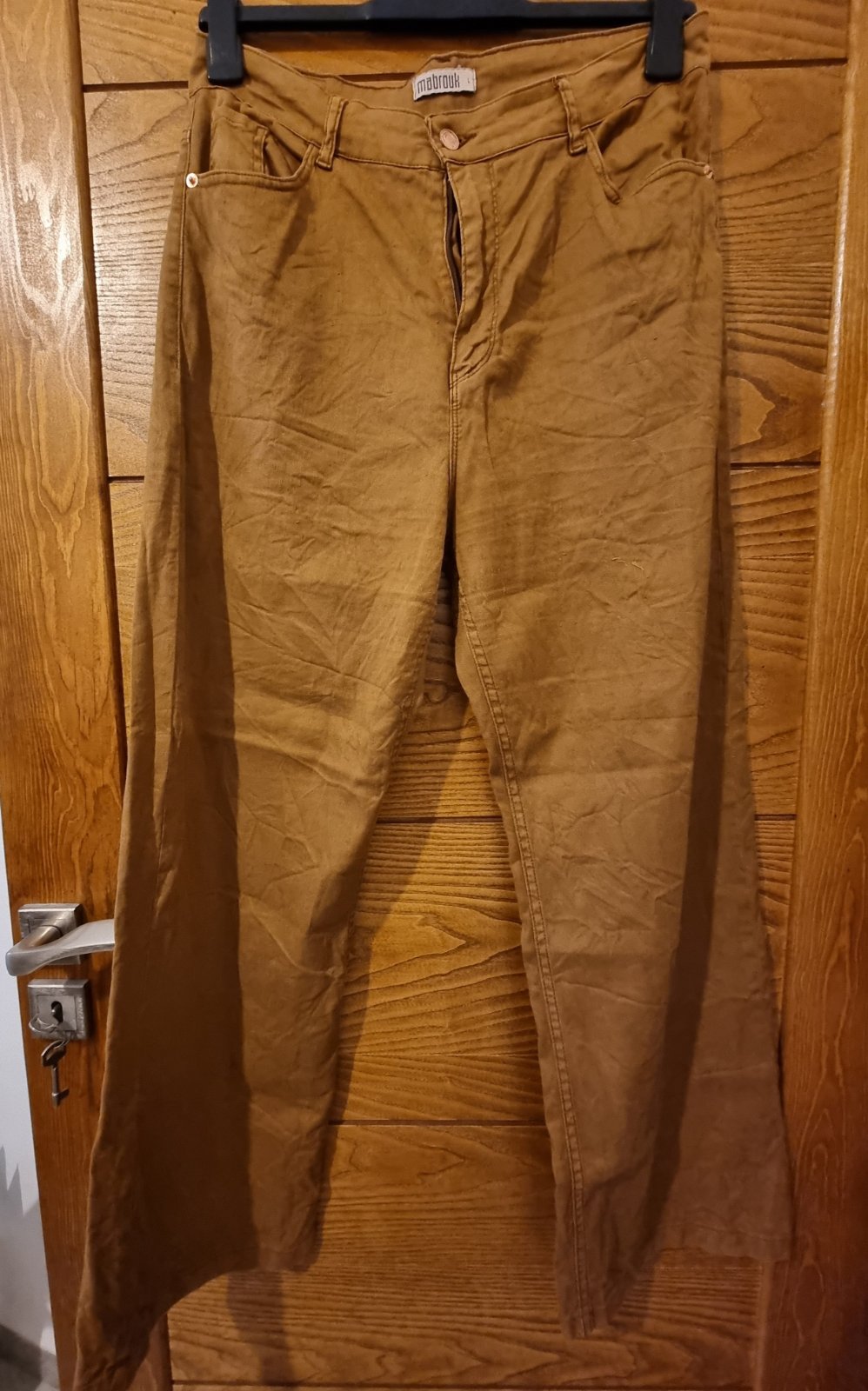 Deux pantalons djean léger taille 40 fort