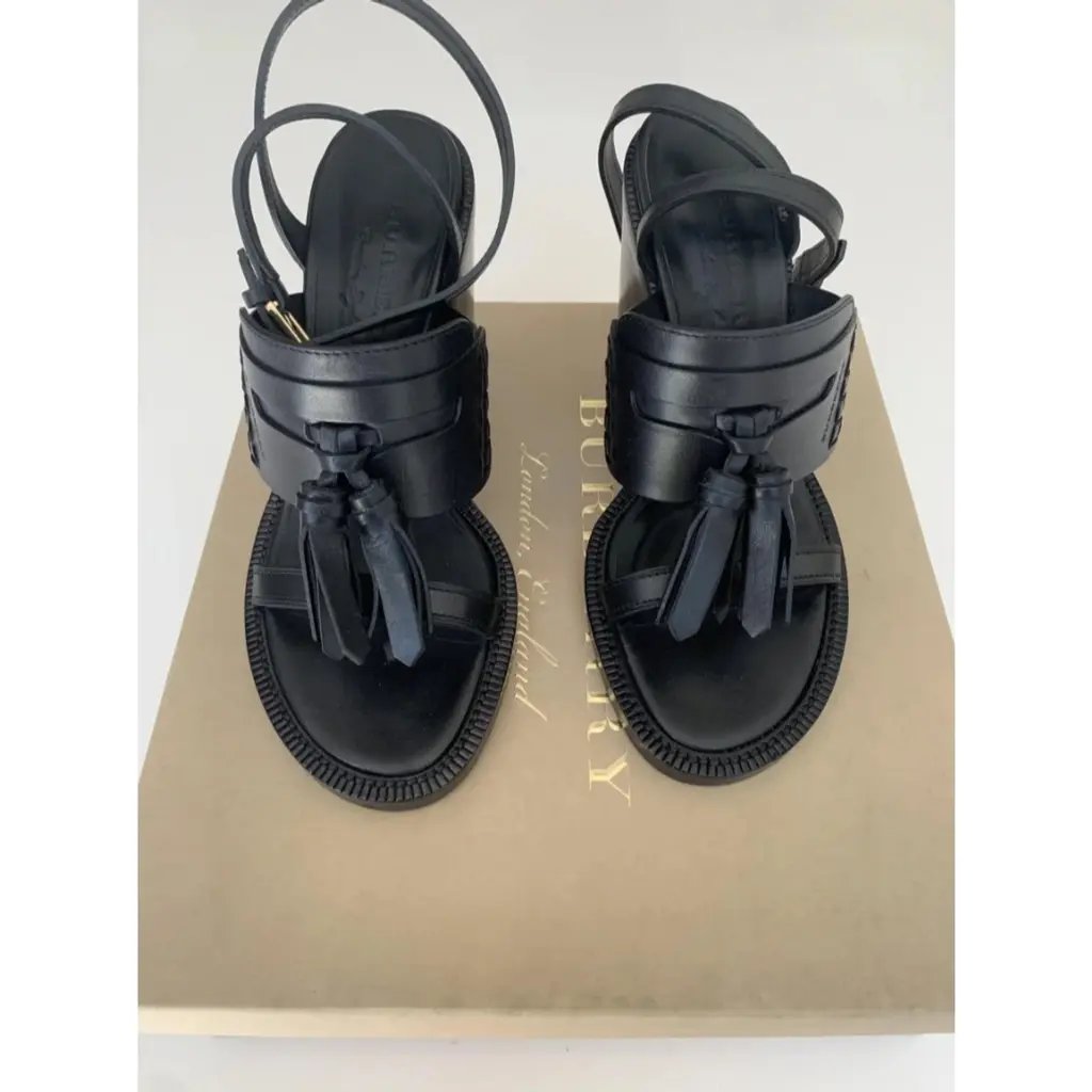 Sandale cuir Burberry à talon noir 🖤✨