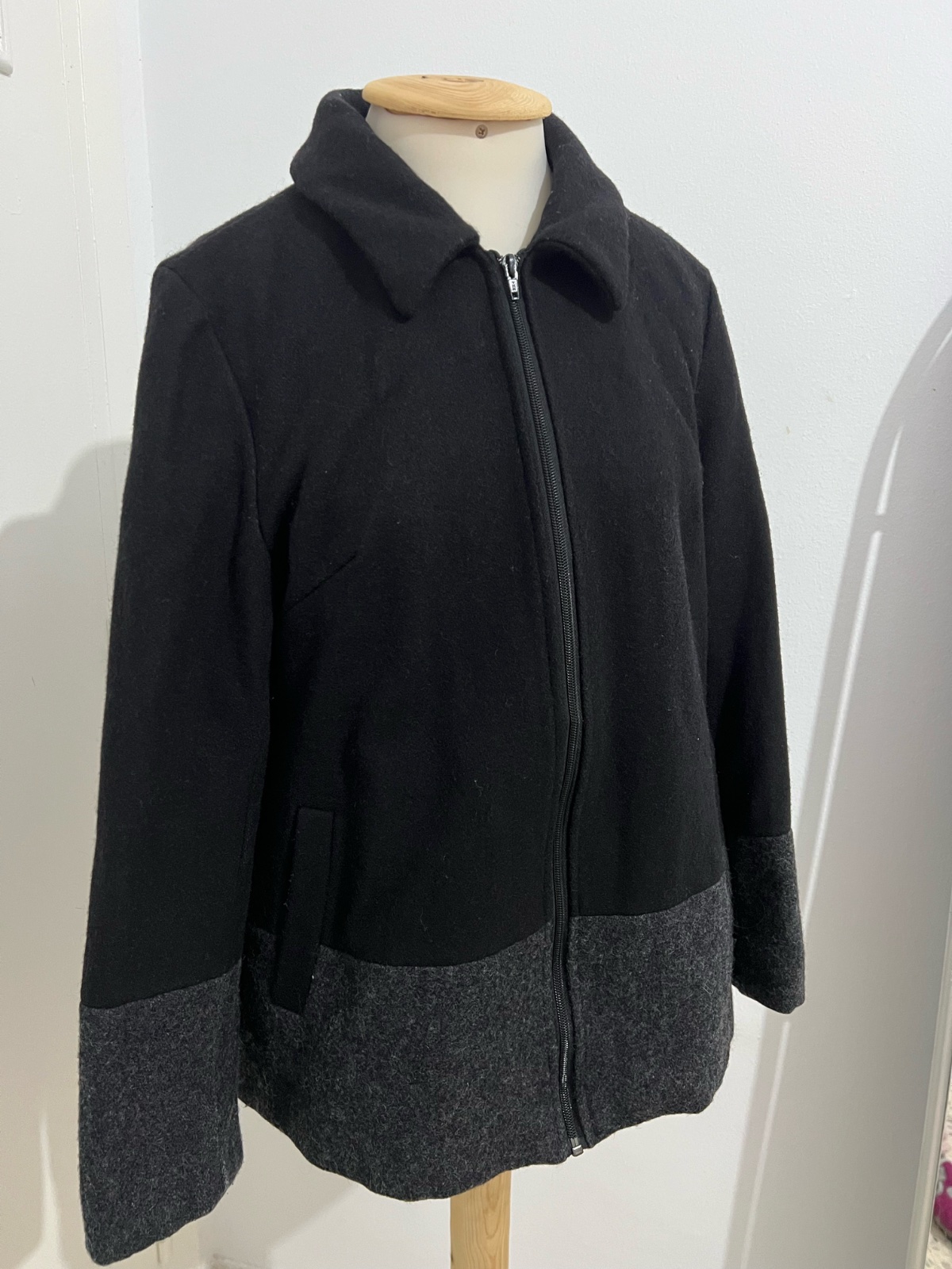 Manteau noir et gris 