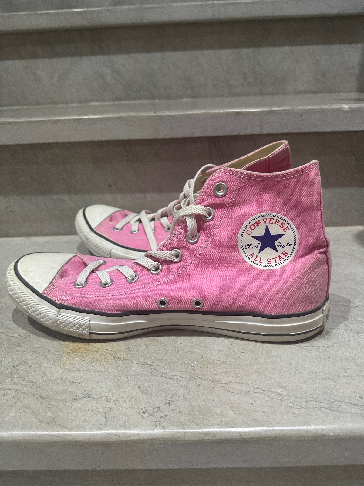 Converse rose