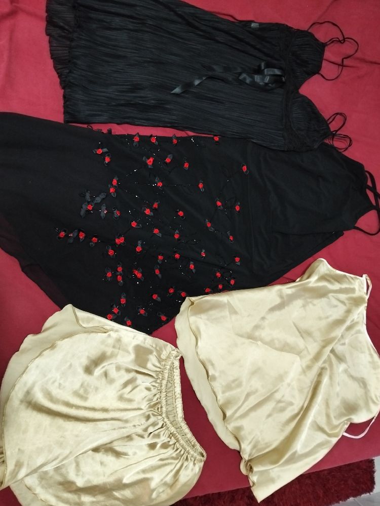 Lot fe vêtements de nuit