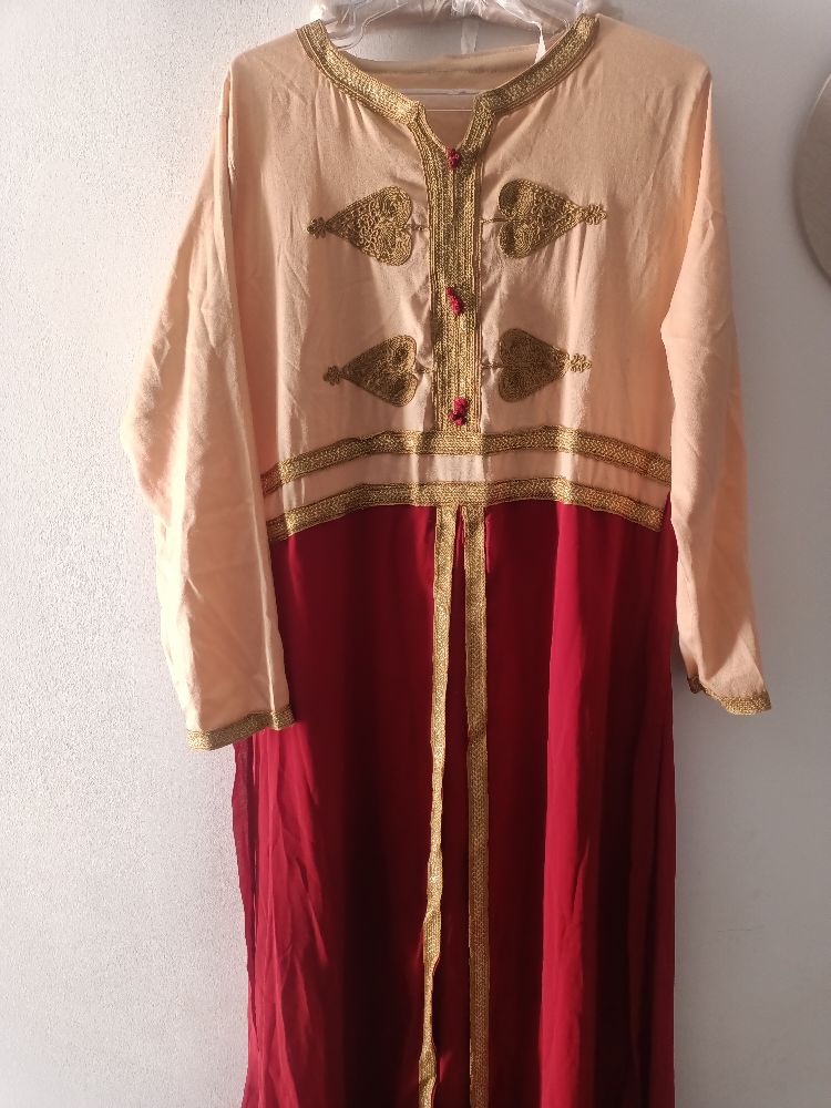Caftan beige et rouge bordeaux 