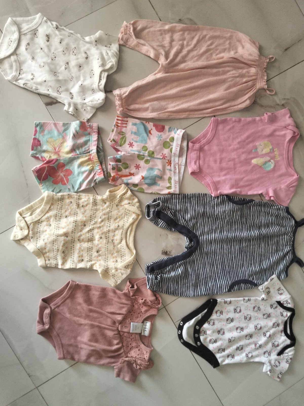 Lot 0/3 mois fillette