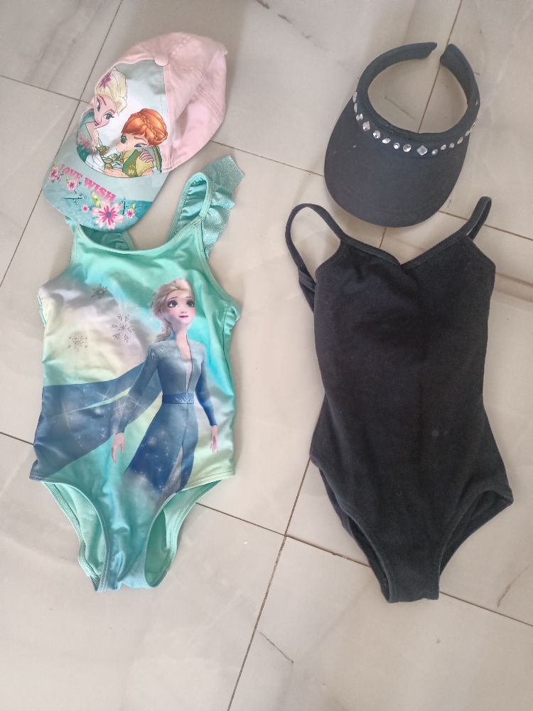 Lot de maillot avec casquettes