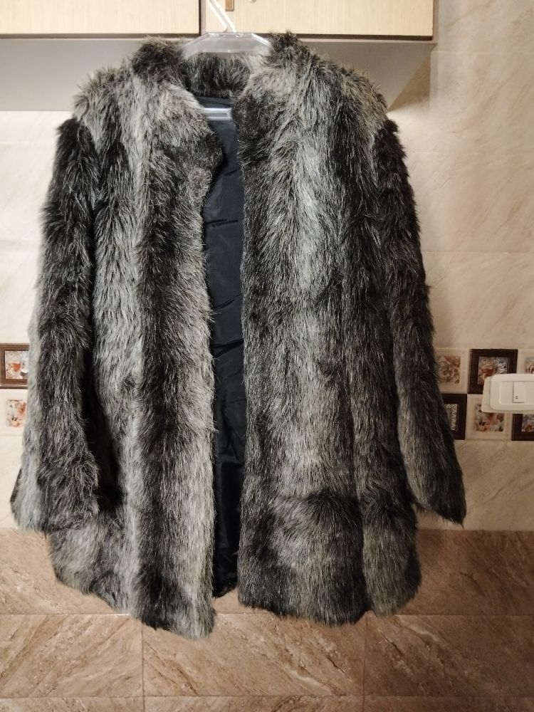 Manteau en faux forrure 