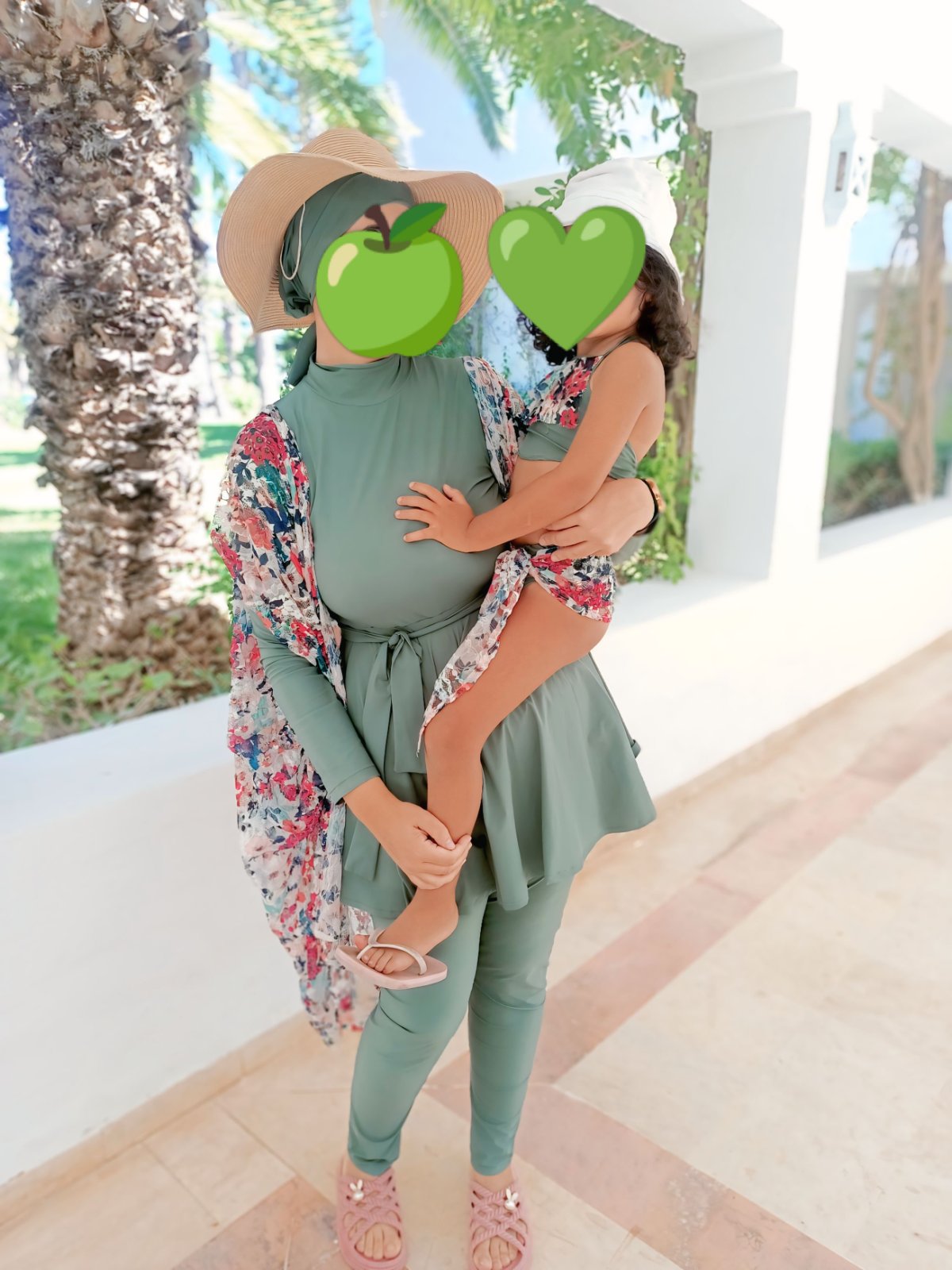 Burkini et bikini fillette 