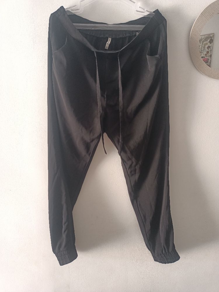 Pantalon noir en tissue