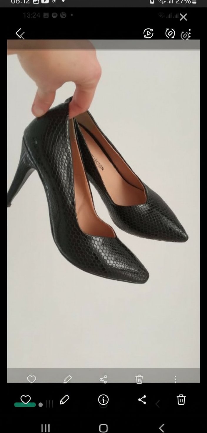 Escarpins en noir crocco 