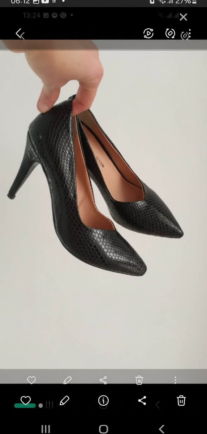 Escarpin en noir crocco 